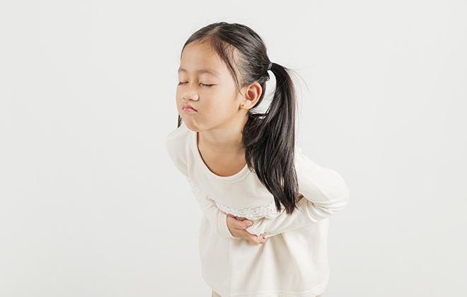 Боли в животе у детей: почему они возникают и что делать родителям