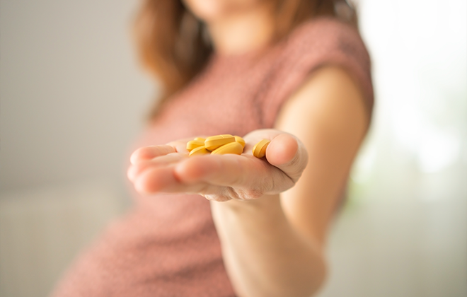 Какие витамины пить при беременности: руководство для будущих мам