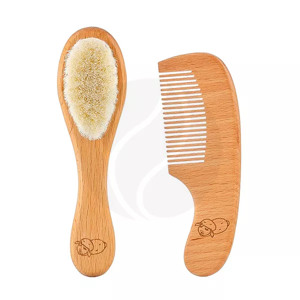 Изображение товара Детская деревянная расческа с овечьей шерстью и гребешком натуральный бук Изображение товара Детская деревянная расческа с овечьей шерстью и гребешком натуральный бук